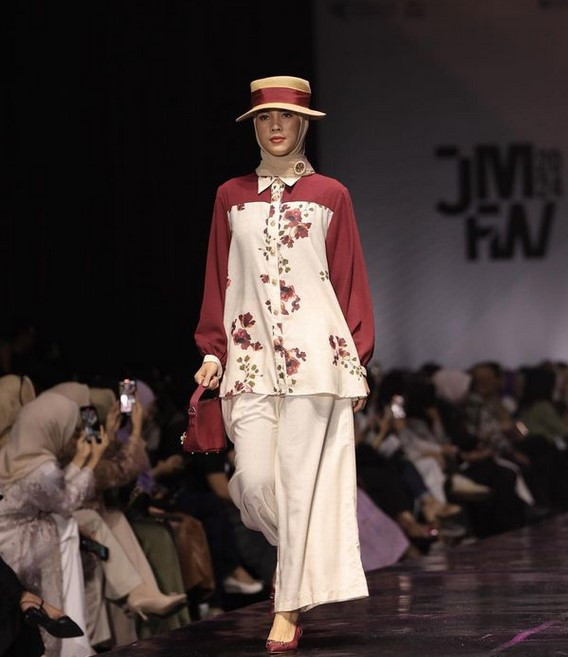 Koleksi Casa Flora karya Shireen Sungkar tampil di ajang JMFW 2024 di ICE BSD, Tangerang, Jumat (20/10)/@shibyshireen