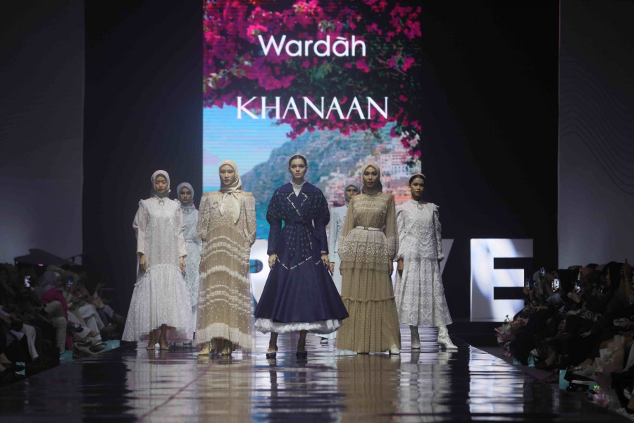 Wardah berkolaborasi dengan Khanaan di event JMFW 2024 di ICE BSD Tangerang/Dok Wardah