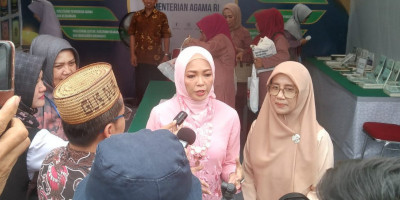 Penasihat DWP Kementerian Agama Eny Retno Yaqut Minta Al-Qur’an Braille dan Buku Moderasi Beragama Didistribusikan Lebih Luas