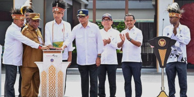 Presiden Joko Widodo Resmikan Bandara Douw Aturure di Nabire 
