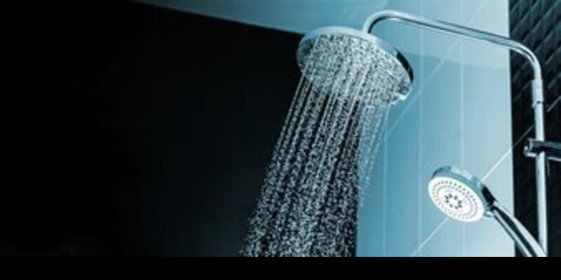 Beragam manfaat mandi air dingin dan air panas/Freepik