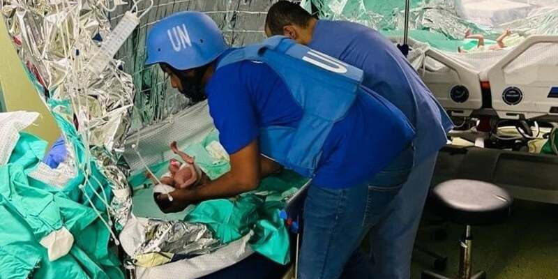Penyelamatan bayi-bayi ke RS di Gaza selatan/Dok. WHO