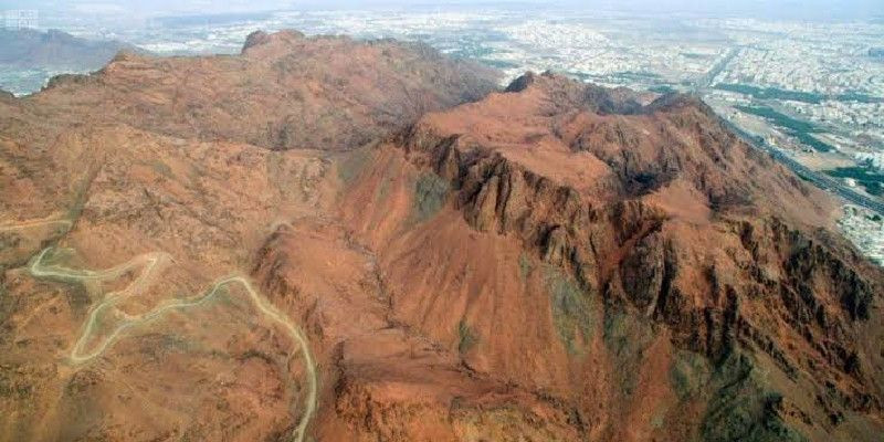 Napak tilas perang Uhud di bukit Uhud/Al Arabiya