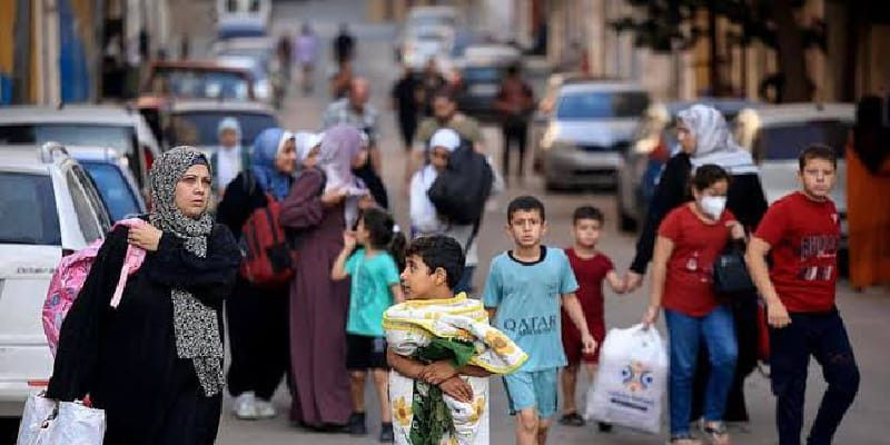 Warga Gaza mengungsi dari kota ke kota/Dailymail