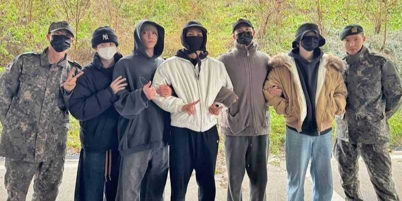 Foto terakhir BTS dalam formasi lengkap sebelum menjalani wajib militer/HYBE