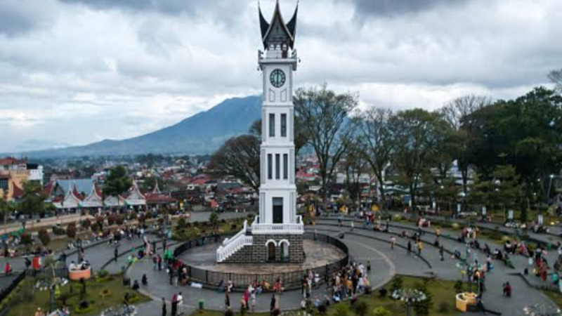 Jam Gadang Bukittinggi dan geliat ekraf di sekitarnya/Unsplash