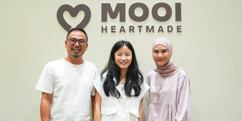 (Ki-Ka) Andi Setiawan (CEO Mooi Heartmade)-Shierren Lie-Zaskia Adya Mecca saat peluncuran Mooi Heartmade (26/12)/Foto: Mooi Heartmade