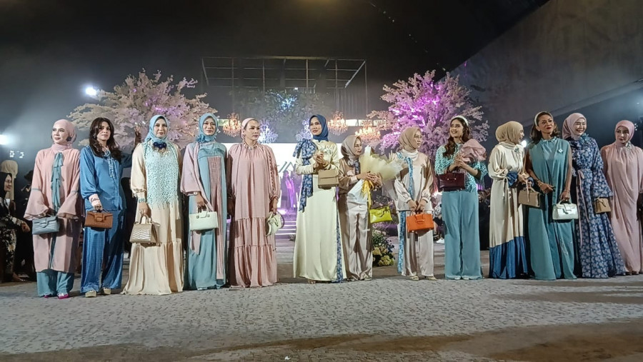 <i>Flaneur</i>, koleksi terbaru Jenna Ameera yang ditampilkan dalam show tunggal bertajuk Romantic Blossom di Half Pati Unus, Jakarta Selatan, Jumat (19/1/2024)/Foto-Foto Farah.id