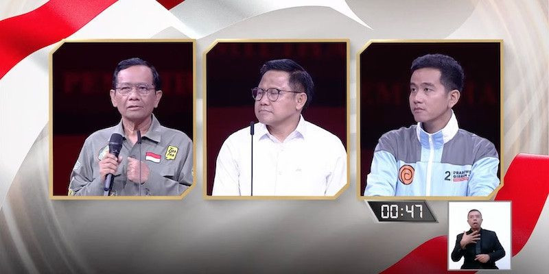 Dari kiri ke kanan: Mahfud MD, Muhaimin Iskandar, dan Gibran Rakabuming Raka dalam debat Cawapres yang digelar Minggu malam (21/1). 