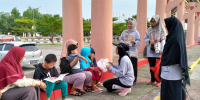 Komunitas Buka Buku Karimun Bagikan Ratusan Buku untuk Meningkatkan Budaya Membaca Anak-Anak di Daerah Perbatasan 