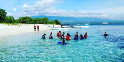 Tak Kalah Cantik dari Maldives, Pulau Tabuhan Jadi Alternatif Tujuan Wisata Favorit dengan Biaya Terjangkau