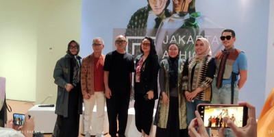 Terinspirasi Fashion Trend 90-an, <i>Cyber-Xotic</i> Gairahkan Jakarta Fashion Trend 2024 di Sarinah Thamrin