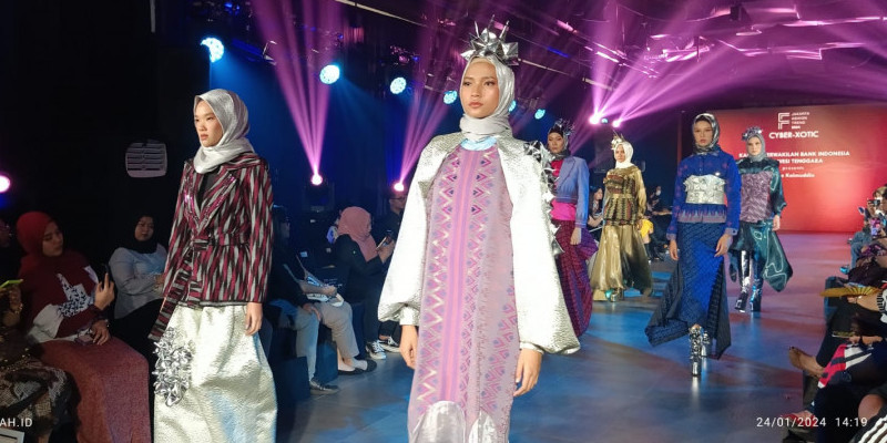 Deretan koleksi modest fashion rancangan Julie Kaimuddin, desainer lokal binaan Bank Indonesia Sulawesi Tenggara/Foto-Foto Farah.id