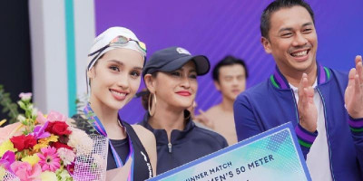 Menang Medali Emas Turnamen Renang Selebriti, Cinta Laura Mengaku Tanpa Persiapan 