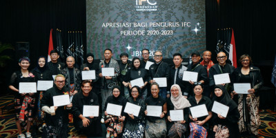 Dari Wastra Makassar Alvira Eiwa hingga Hijab 4in1 Kisera di Pelantikan 16 Anggota Baru IFC