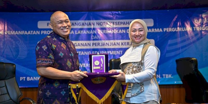 (Ki-Ka)  Rektor Universitas Pakuan Prof. Dr. Ir.rer.pol. Dikdik Notosudjono M.Sc.IPU., ASEAN Eng. dan Direktur Komersial dan UMKM Bank BJB Nancy Adistyasari/Ist.