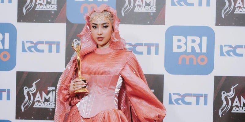 Jinan saat memenangkan AMI Awards 2022/Instagram @jinanlaetitia by @jonehemiah