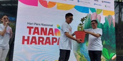 Sekjen PWI Pusat Raja Pane Serahkan 10.000 Bibit Pohon ke Ancol