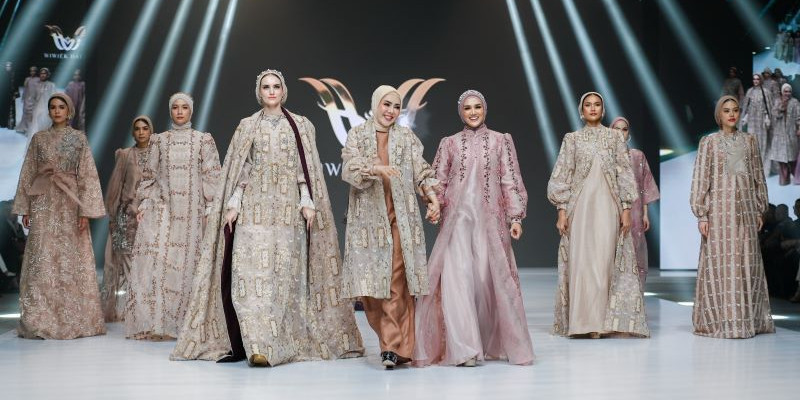 Wiwiek Hatta berhasil menampilkan seluruh koleksinya yang bertema bunga Magnolia di ajang Indonesia Fashion Aesthetic (IFA) 2024/IFA