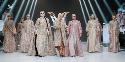 Anggunnya Mulan Jameela dalam Balutan Magnolia Series Karya Wiwiek Hatta di Indonesia Fashion Aesthetic 2024