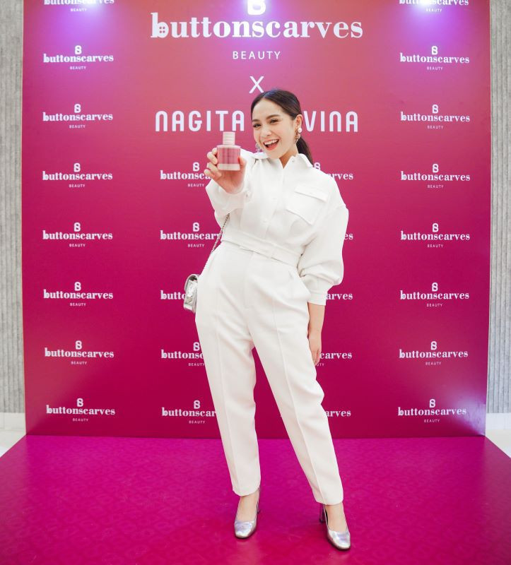 Nagita Slavina menggandeng Buttonscarves Beauty meluncurkan produk parfum ekslusif untuk perempuan Indonesia/BSB