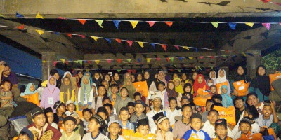 Gelar Anjangsana Sosial, Remaja Islam Sunda Kelapa Serahkan Ratusan Paket Berbagi Ramadhan ke Rumah Belajar Merah Putih