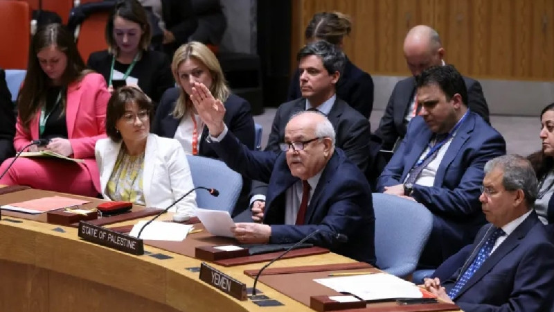 Duta Besar Palestina Riyad Mansour berpidato di Dewan Keamanan PBB (25/3)/Reuters