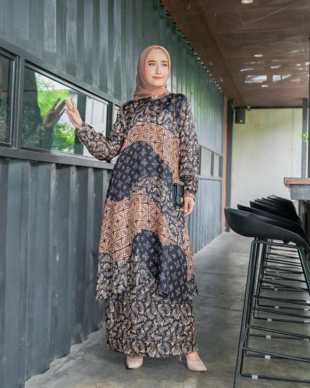 Salah satu koleksi Johana Series yang terinspirasi dari baju-baju Melayu dan menjadi best seller rancangan karya Karinadesign/KD