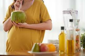 Ibu hamil di trimester pertama tidak disarankan mengonsumsi air kelapa/Alodok