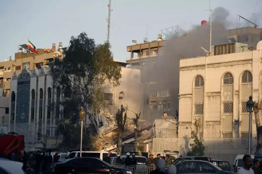Hancurnya konsulat Iran di Damaskus, Suriah akibat serangan bom Israel, Selasa (2/4/2024)/CNN