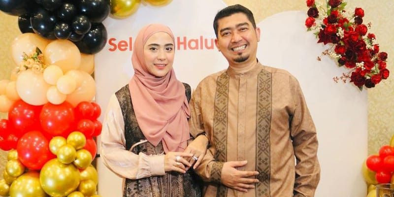 Pasangan April Jasmine & Ustadz Solmed/Instagram @apriljasmine85