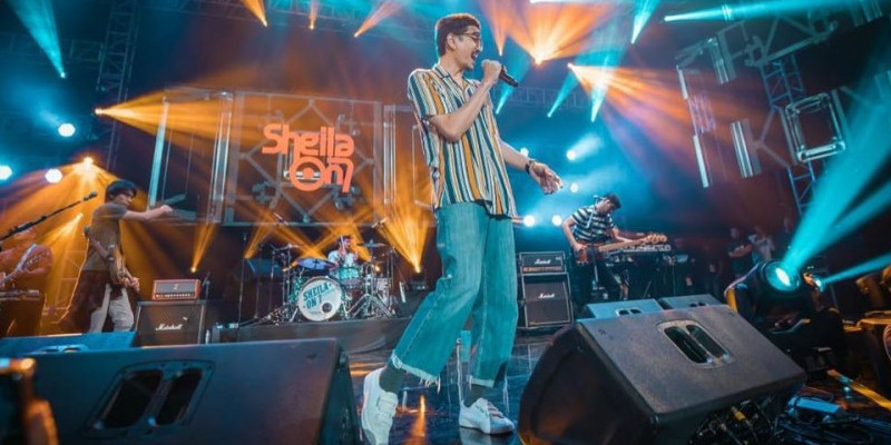 Penampilan Duta di salah satu konser Sheila On 7/Sheilaon7.com