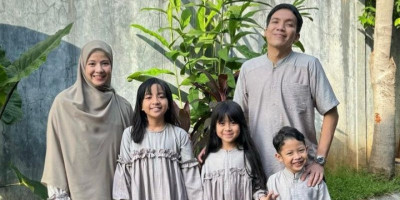 Natasha Rizky & Desta Kompak Kenakan Sarimbit, Netizen: Foto Raya Lebaran yang Paling Ditunggu 