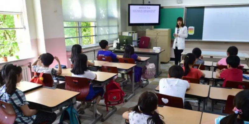 Suasana belajar di salah satu sekolah dasar di Korea Selatan/Getty Images