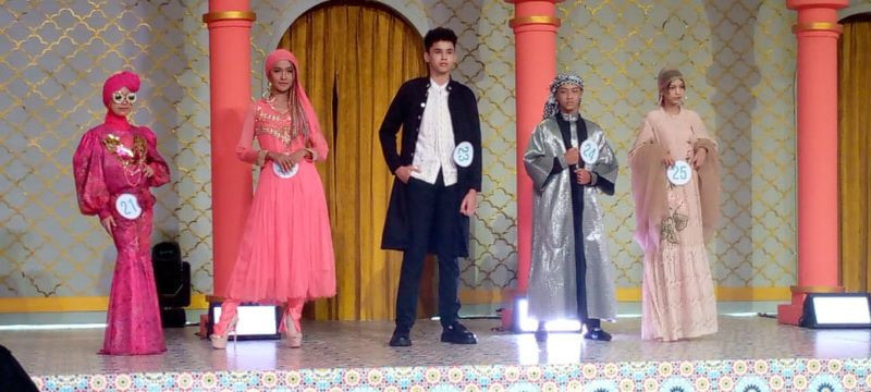 Para finalis model hunt kategori remaja menjajal kemampuan di panggung IFPC 2024, Ramadan Runway Kota Kasablanka, Sabtu (20/4/2024)/Farah.id