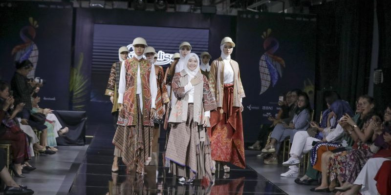 Koleksi Paradise Batik by Mudrika di gelaran Wastra Kelana Fashion Fest untuk Indonesia 2024/WK