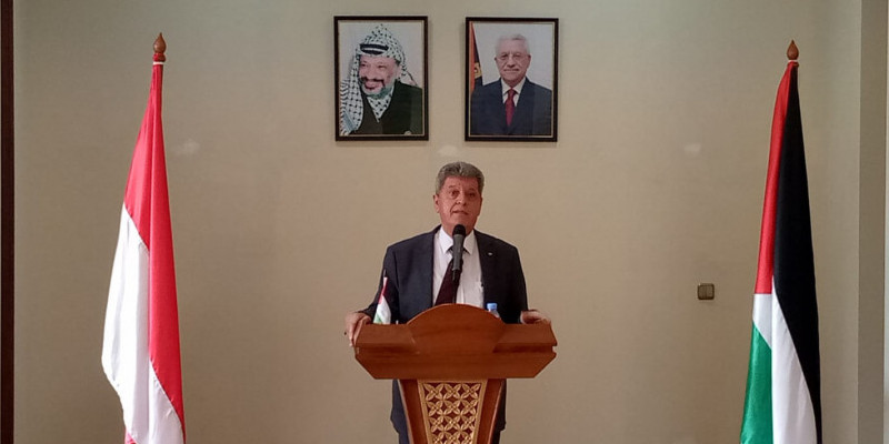 Duta Besar Palestina untuk Indonesia, Zuhair Al-Shun saat berpidato dalam konferensi pers jelang peringatan Al-Nakba/Farah.id