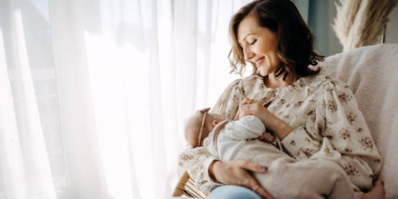 Ilustrasi ibu menyusui/Unsplash