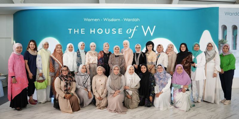 Sesi foto Farah.id bersama pendiri Wardah, Nurhayati Subakat/ParagonCorp