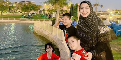 Mulai Menetap di Mesir, Oki Setiana Dewi Berharap Anak-anaknya Bisa Memperdalam Ilmu Agama dari Ulama Besar