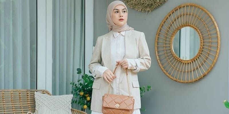 Tak berlebihan, penampilan Irish Bella selalu menarik dipandang mata. (Instagram/@irishbella)