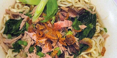 Mie Cangkalang: Kuliner Khas Manado yang Menggugah Selera