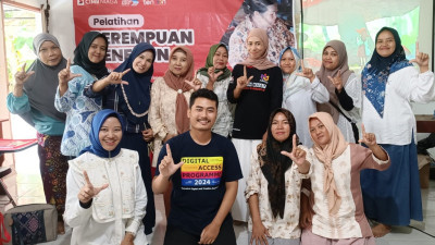 Giro Kartini CIMB Niaga Dukung Pemberdayaan Perempuan Penenun di Lombok Tengah