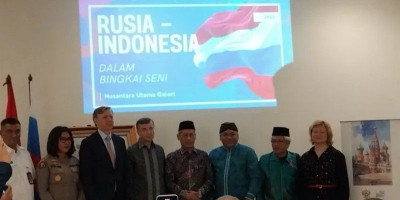 Pameran Lukisan ”Rusia-Indonesia dalam Bingkai Seni” Tandai 75 Tahun Hubungan Diplomatik Kedua Negara