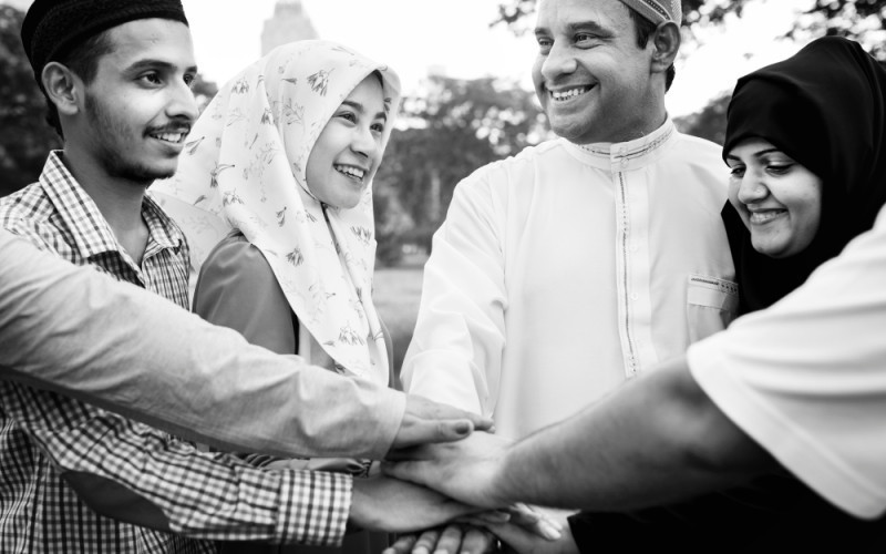 Ilustrasi keluarga berkumpul di hari raya. (Freepik)