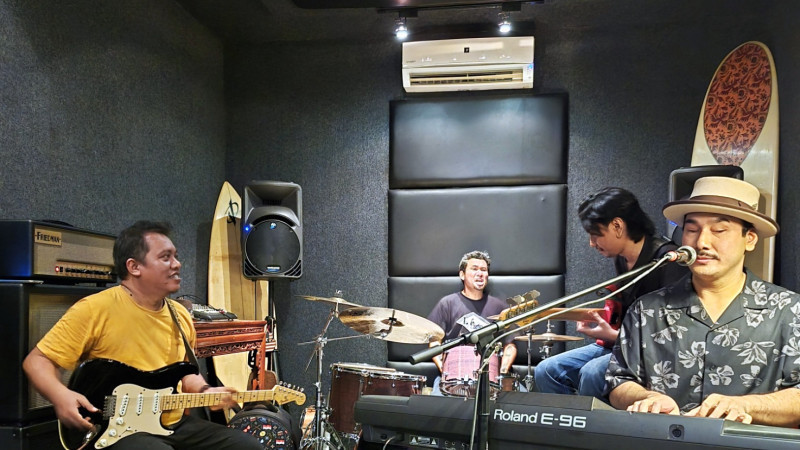 Latihan Ade Irawan x Electric Cadillac jelang tur musik ke Australia. (Ist)