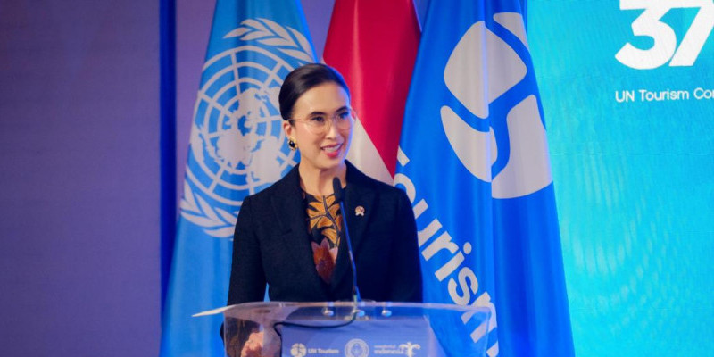 Menteri Pariwisata Widiyanti Putri Wardhana memberi sambutan dalam pembukaan UN Tourism Regional Conference on Tourism Policy in Circular Economy, Jakarta (16/4). (Kemenpar)