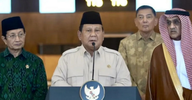 Presiden Prabowo Subianto memberikan sambutan dalam peresmian Terminal Khusus Haji & Umrah di Bandara Soetta (4/5). (BPMI Sekretariat Presiden)