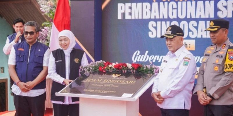 Gubernur Jatim Khofifah Indar Parawansa resmikan SPAM Singosari (13/5). (Pemprov Jatim)