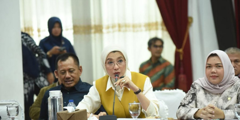 Arzeti Bilbina saat berkunjung ke Pontianak (23/5). (Instagram/@arzetibi)